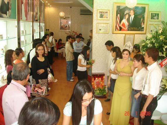 khai truong cong ty ev princess